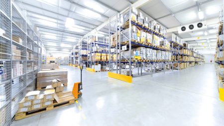 Figure 1: AxiCool fans as of size 500 are designed for use in large cold stores and production facilities in the foodstuffs industry.